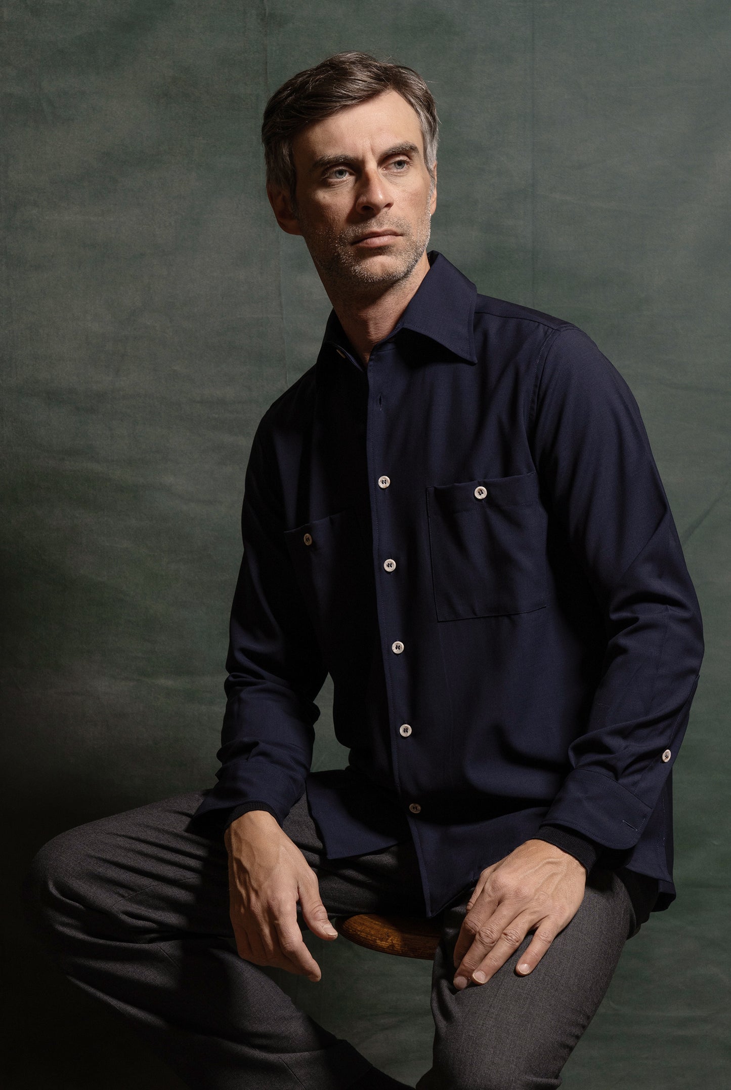 Overshirt da uomo lana tech superfine colore blu navy modello Navigli amisuraduomo sartoria Milano