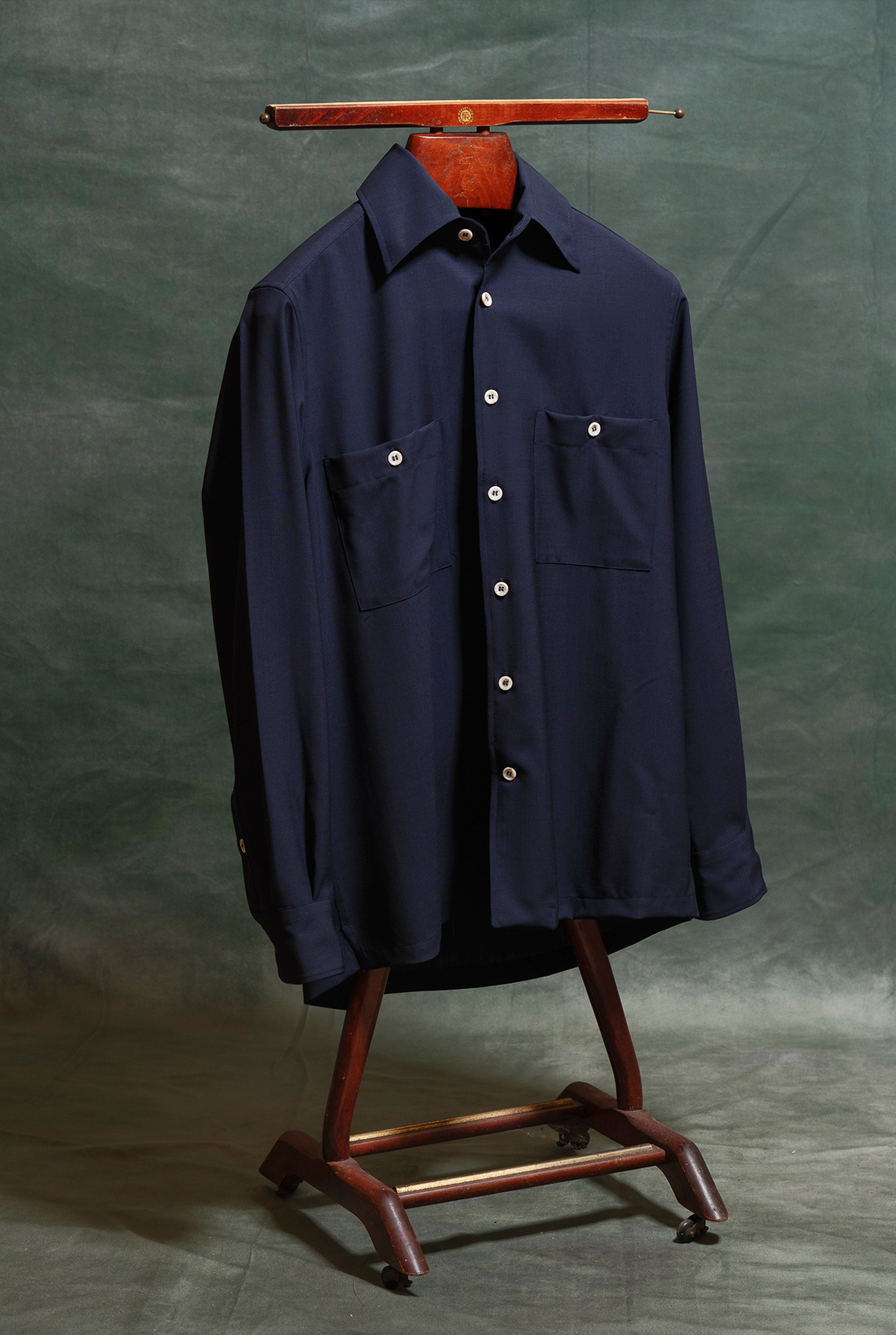 Overshirt da uomo lana tech superfine colore blu navy modello Navigli amisuraduomo sartoria Milano
