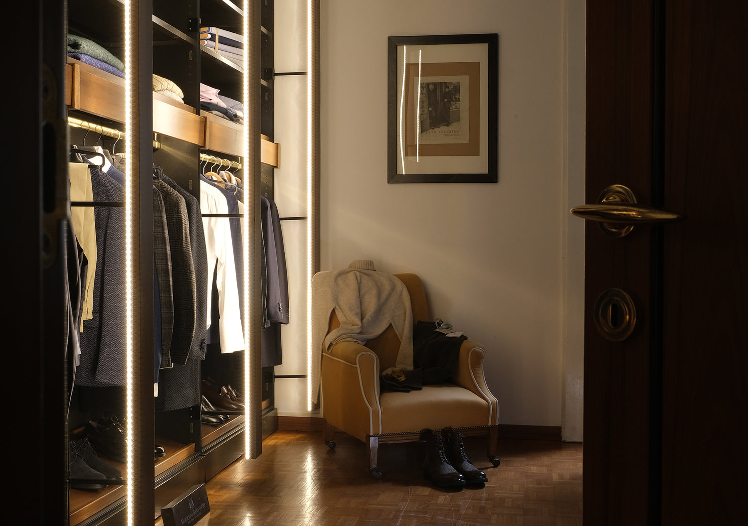 Interno dell'atelier di sartoria amisuraduomo in via Passione 9 a Milano 