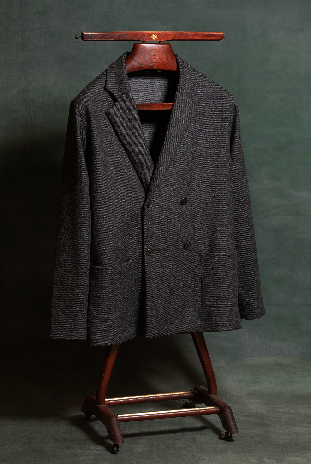 Giacca doppiopetto da uomo in twill di pura lana grigio modello Tortona amisuraduomo sartoria Milano