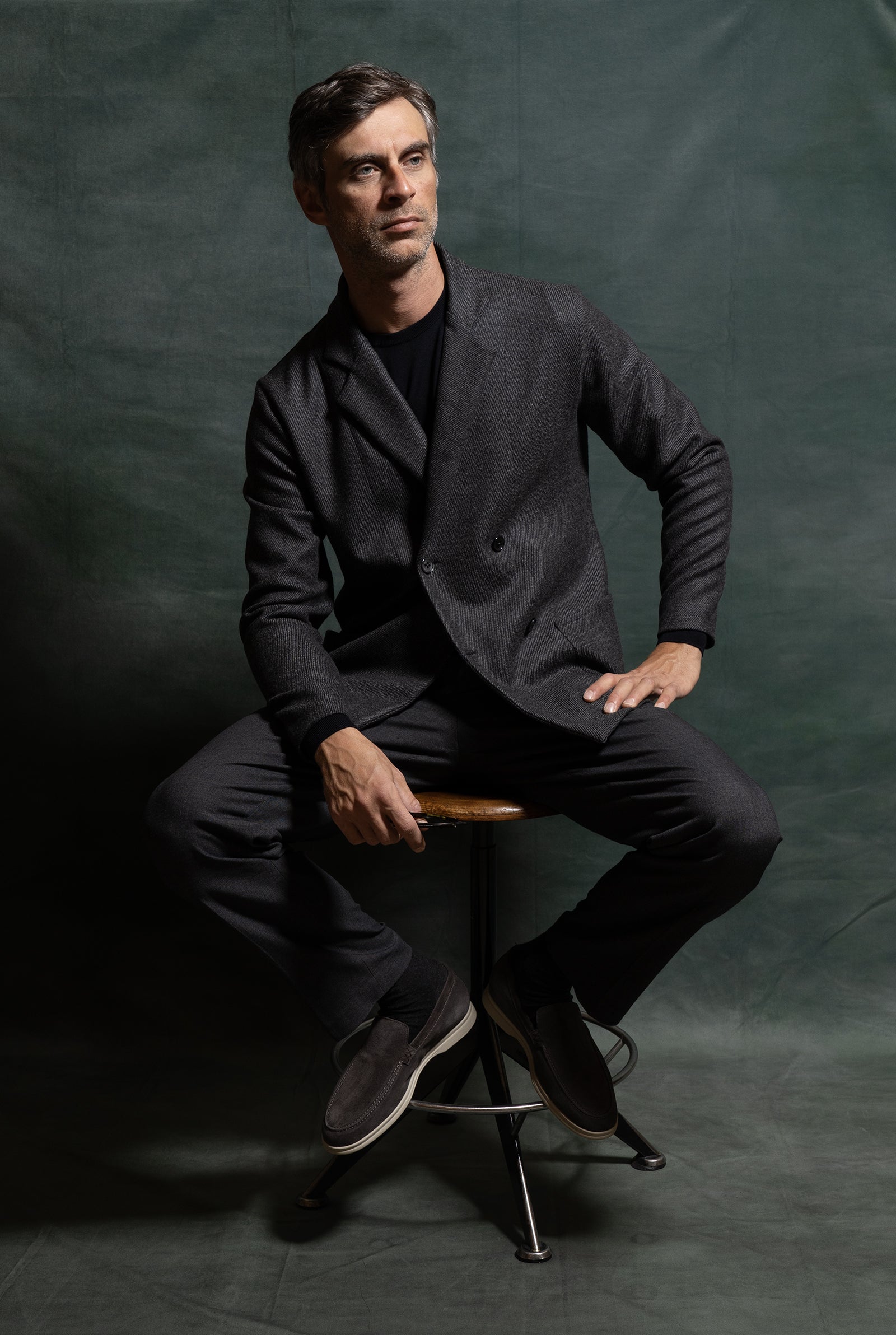 Giacca doppiopetto da uomo modello Tortona in twill di pura lana grigio realizzata da amisuraduomo sartoria a Milano