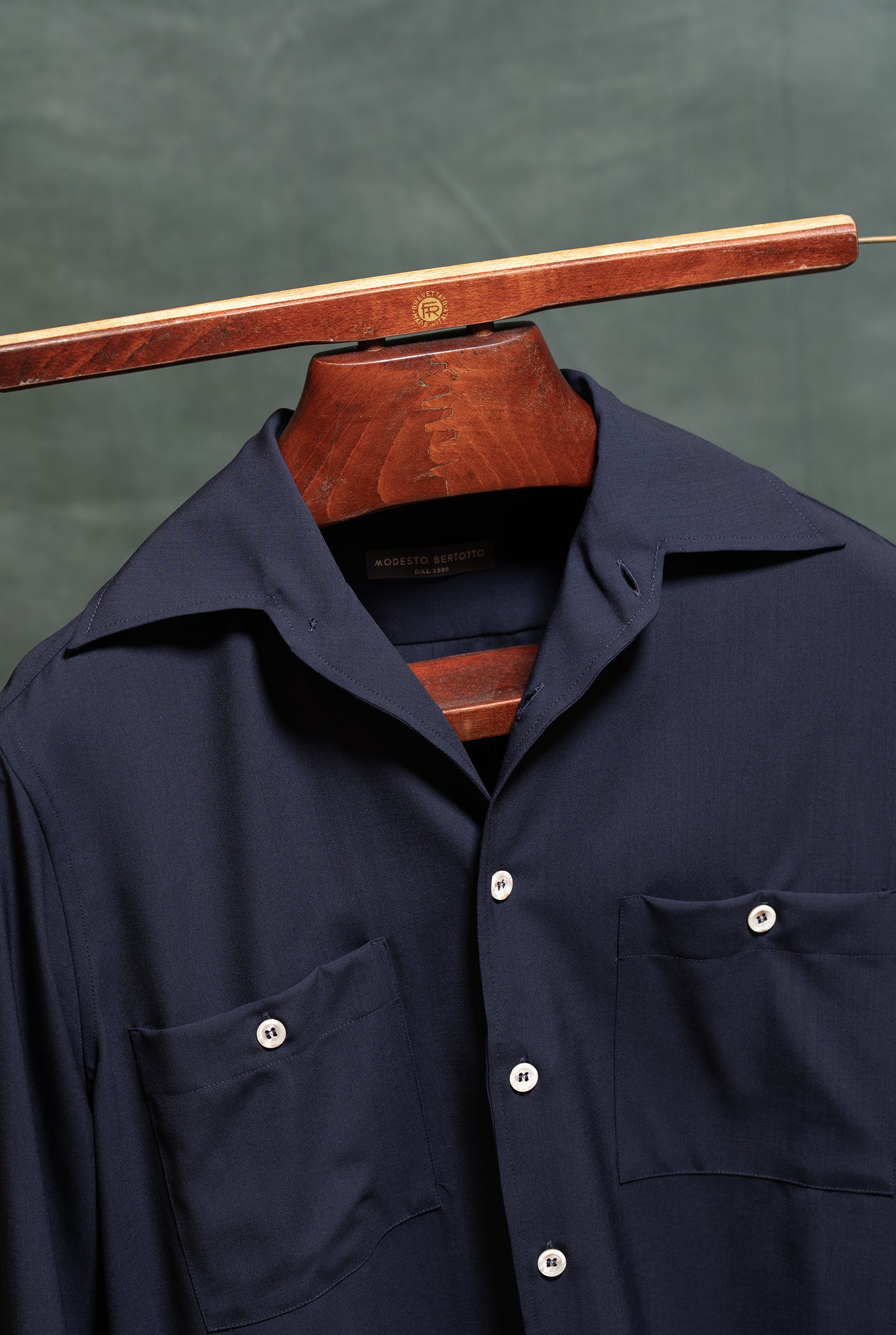 Overshirt da uomo lana tech superfine colore blu navy modello Navigli amisuraduomo sartoria Milano