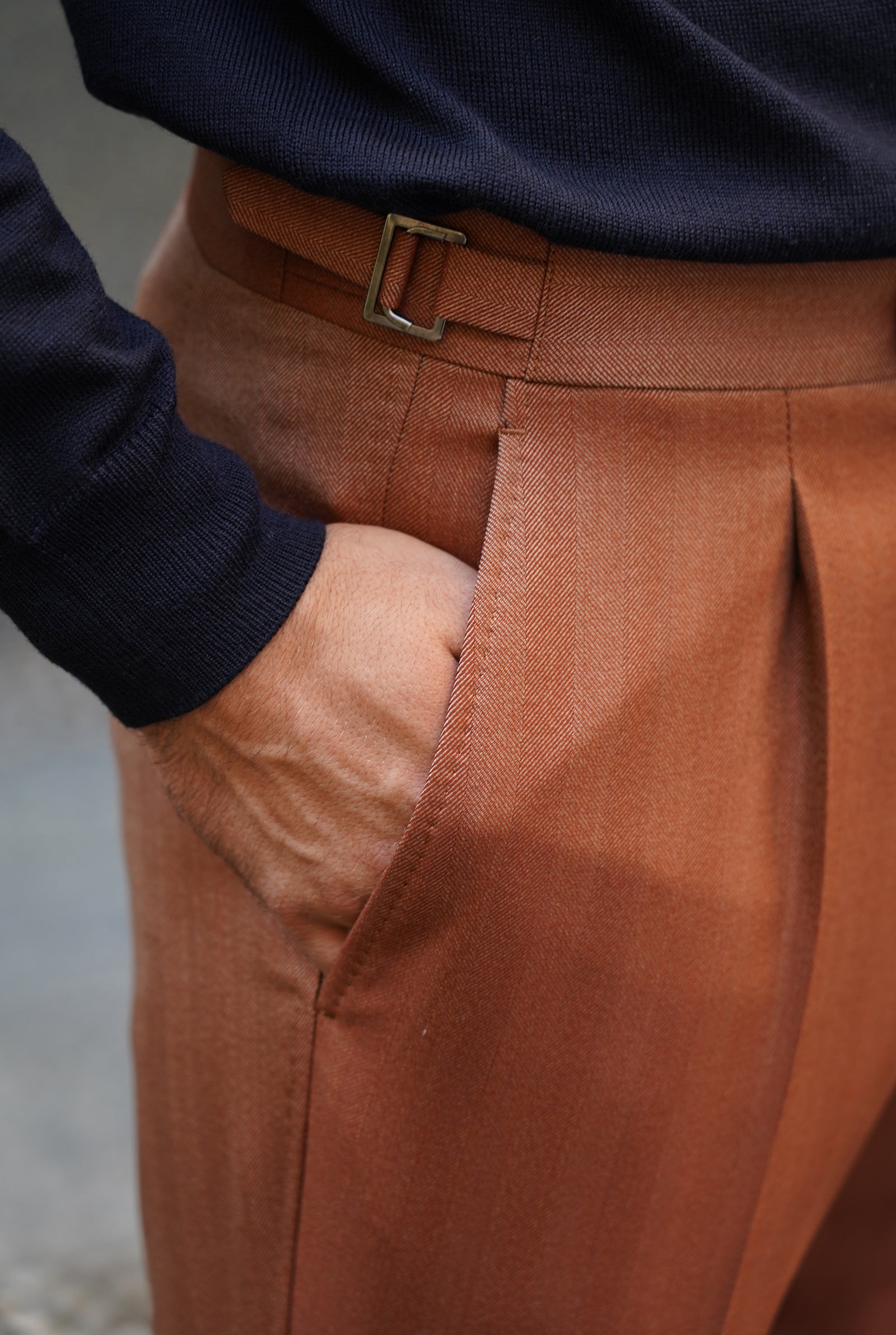 Pantalone realizzato su misura amisuraduomo sartoria Milano